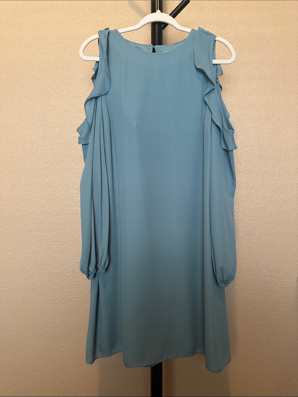 Gianni Bini Light Blue Cold-Shoulder Long Sleeve Shift Dress